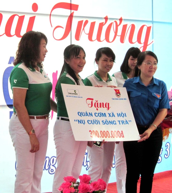 200 suất cơm siêu rẻ mỗi ngày cho người nghèo - ảnh 2